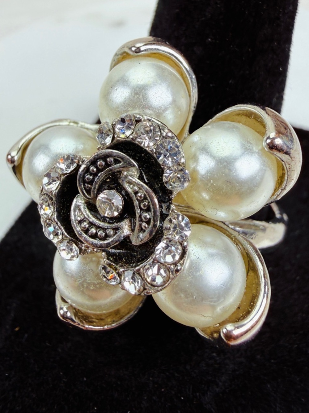 Beautiful vintage Silvertone faux pearl size 8 1/2 costume statement ring